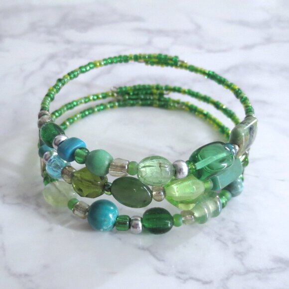 NWOT Artisan Handmade Green & Turquoise Adjustable Comfortable Stretch Bracelet - Picture 1 of 4